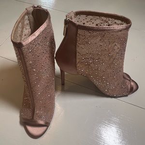Jewel Badgley Mischka Blush Lace Booties size 6.5